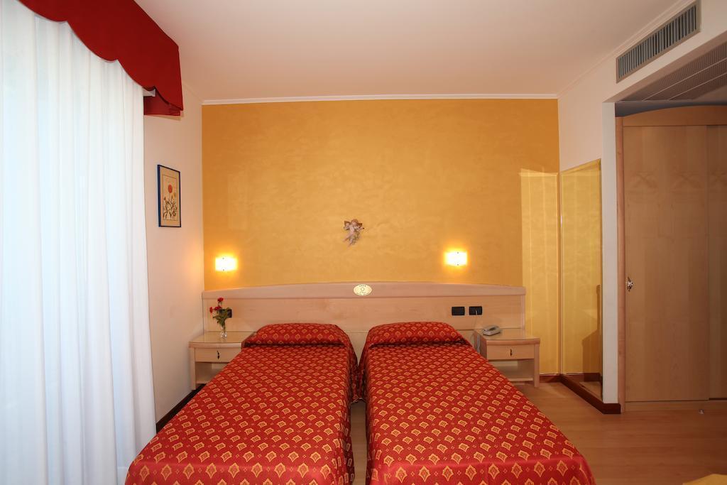 Hotel Helios Lido di Jesolo Exterior foto