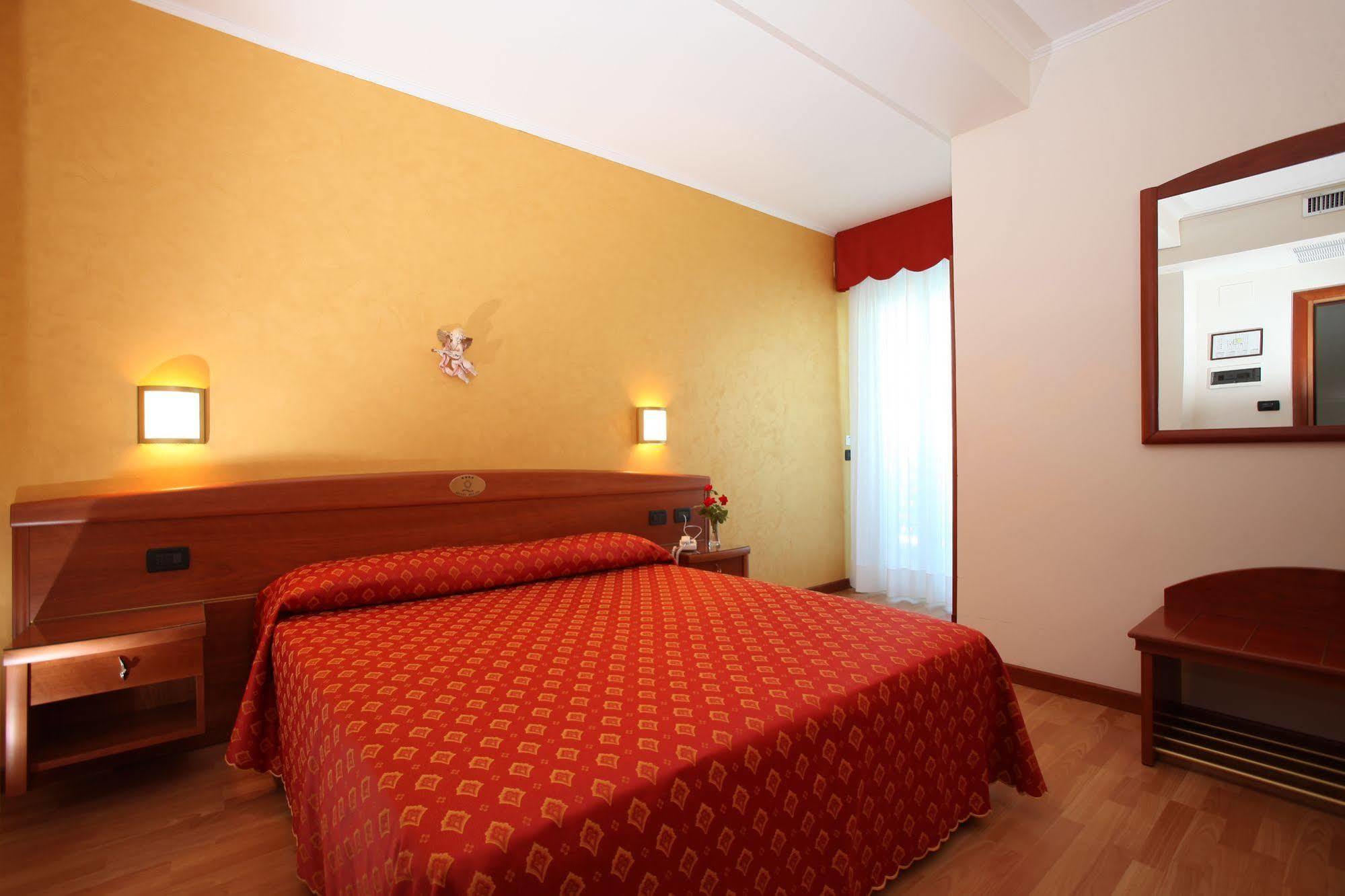 Hotel Helios Lido di Jesolo Exterior foto